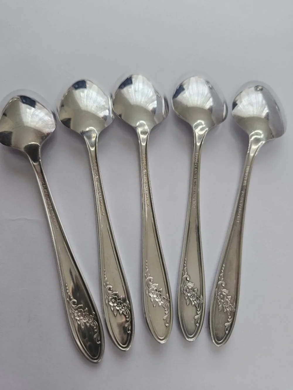 5 Oneida Queen Bess II Teaspoon 6